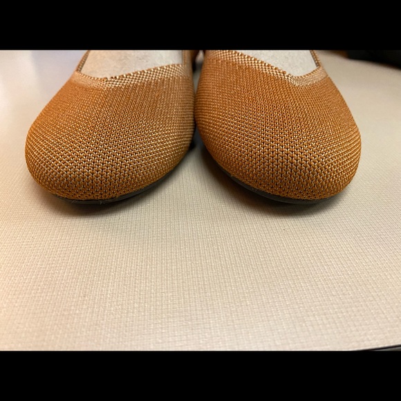 Like new! Fawn Rothy’s Flat size 7.5 - Picture 3 of 5
